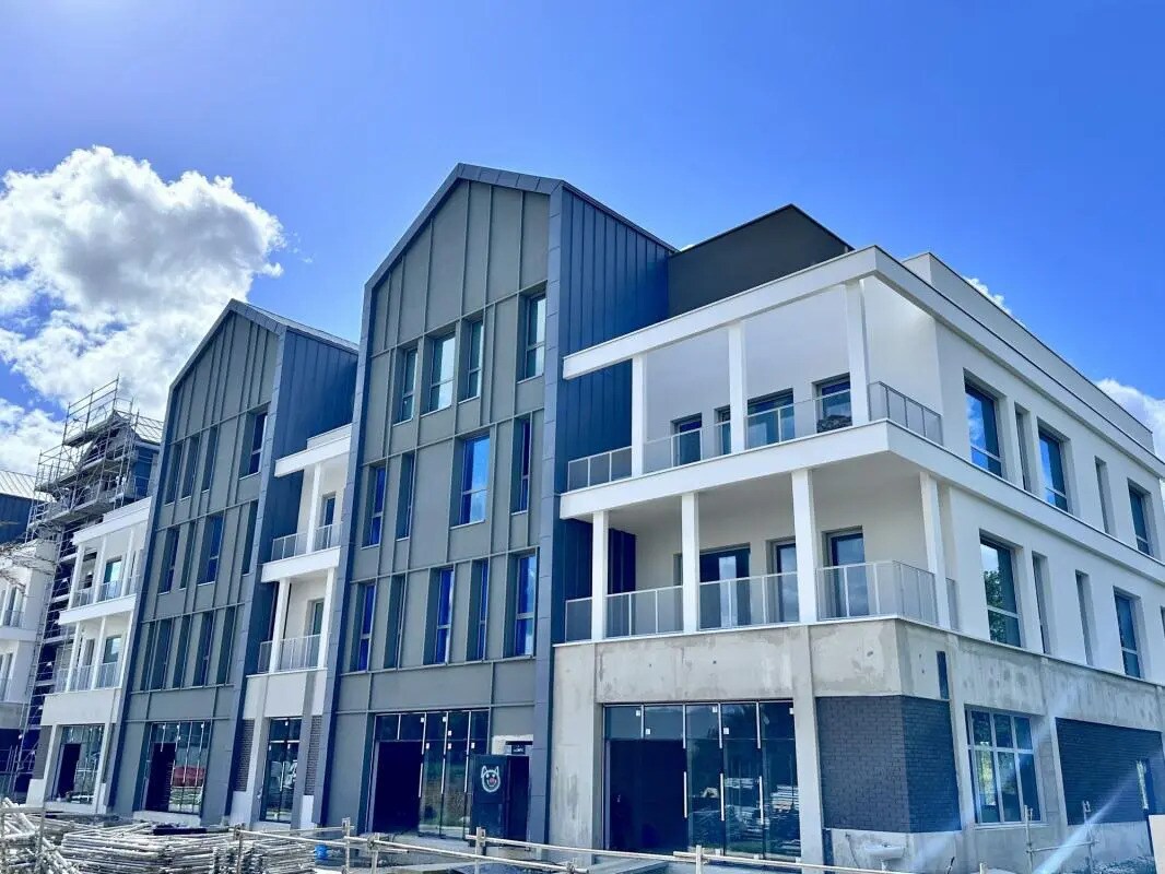 Retail in Serris for lease Building Photo- Image 1 of 15