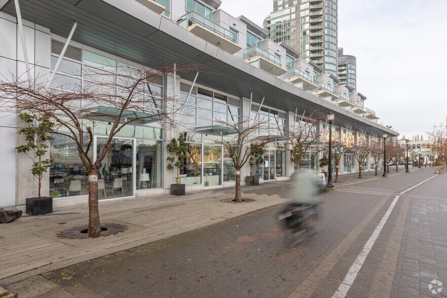 510-590 Nicola St, Vancouver, BC à louer - Photo du bâtiment - Image 2 de 6