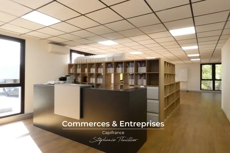 Office in Aix-en-Provence for lease - Building Photo - Image 2 of 12