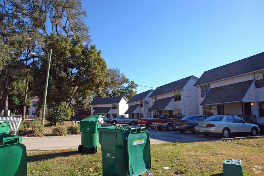 211 Evans Ave, Niceville, FL à vendre - Photo du bâtiment - Image 2 de 2