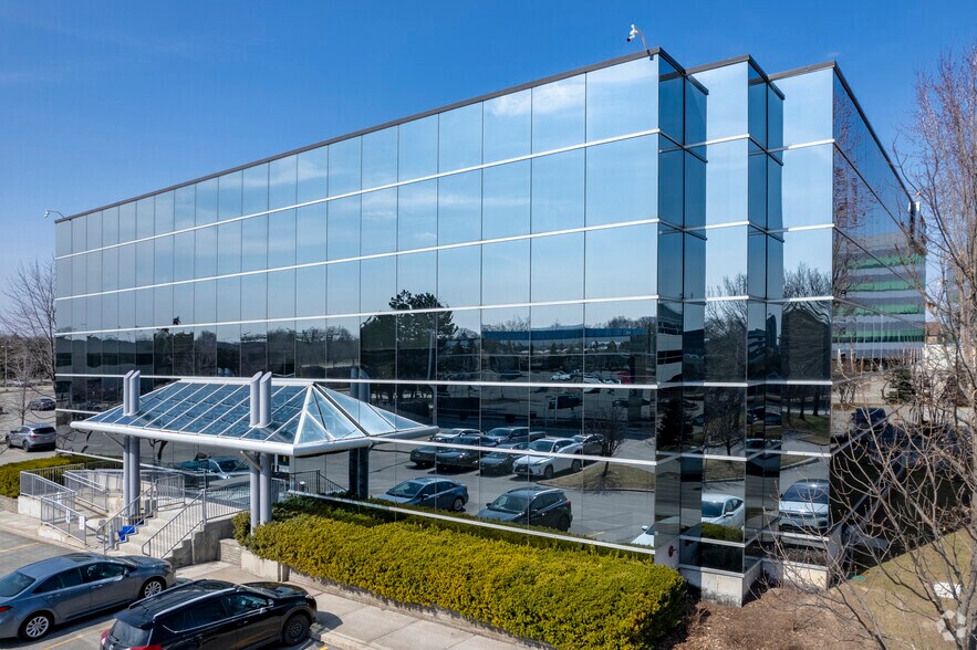 7111 Syntex Dr, Mississauga, ON à louer - Photo du bâtiment - Image 2 de 6