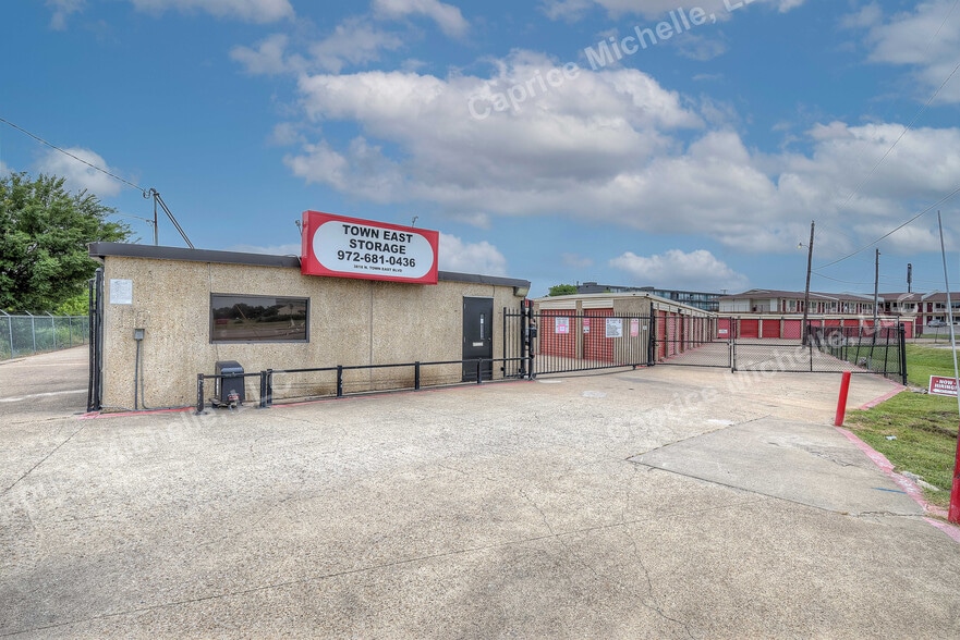 3818 N Town East Blvd, Mesquite, TX for sale - Primary Photo - Image 1 of 33