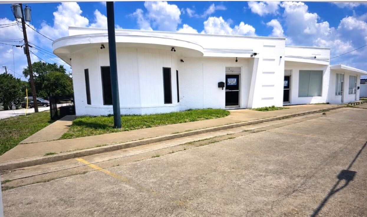 602-604 E Davis St, Grand Prairie, TX for sale Building Photo- Image 1 of 8