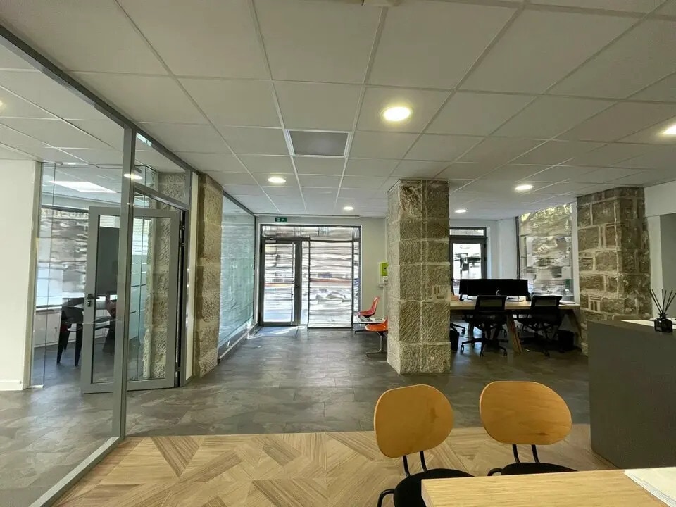 Retail in Nice for lease Interior Photo- Image 1 of 10