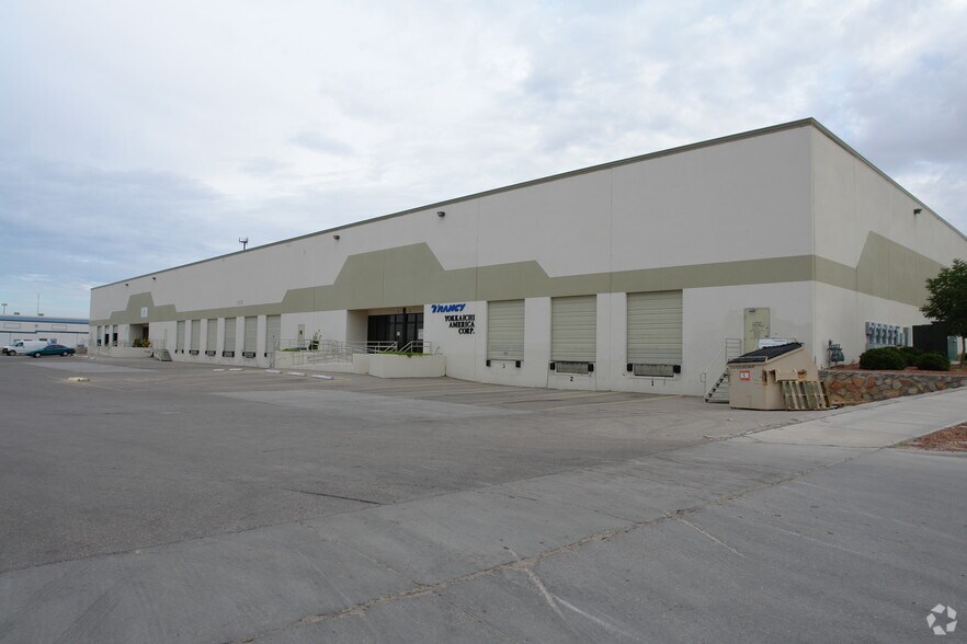 12295 Rojas Dr, El Paso, TX à louer - Photo du bâtiment - Image 3 de 18
