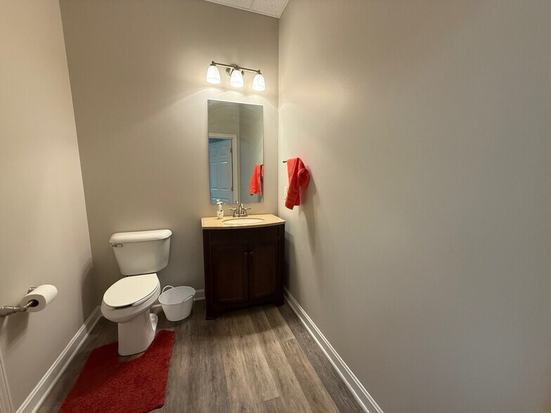 12305 Westport rd, La Grange, KY à vendre - Photo du bâtiment - Image 2 de 6