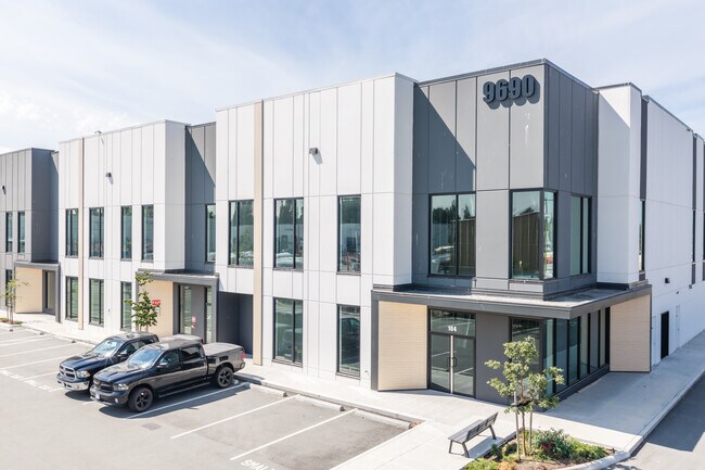 Plus de détails pour 9690 192 St, Surrey, BC - Industriel à vendre