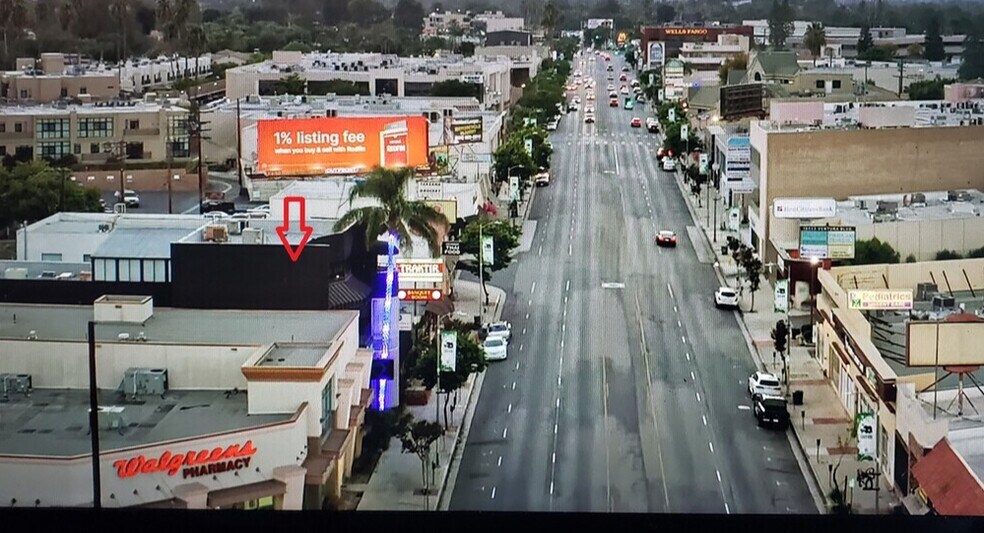 18580 Ventura Blvd, Tarzana, CA à louer - Photo du bâtiment - Image 3 de 25