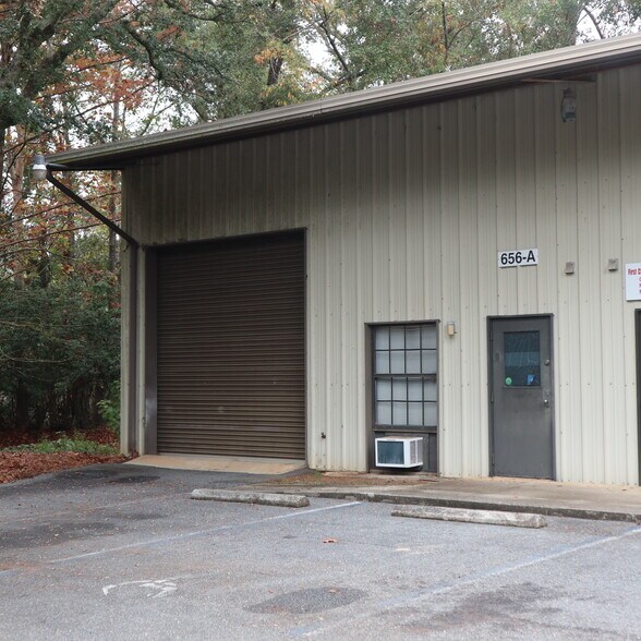 656 Capital Cir NE, Tallahassee, FL for lease - Building Photo - Image 2 of 10