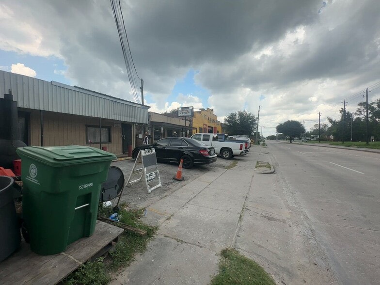 Yale St Properties portfolio of 3 properties for sale on LoopNet.ca - Commercial Listing Video - Image 3 of 21