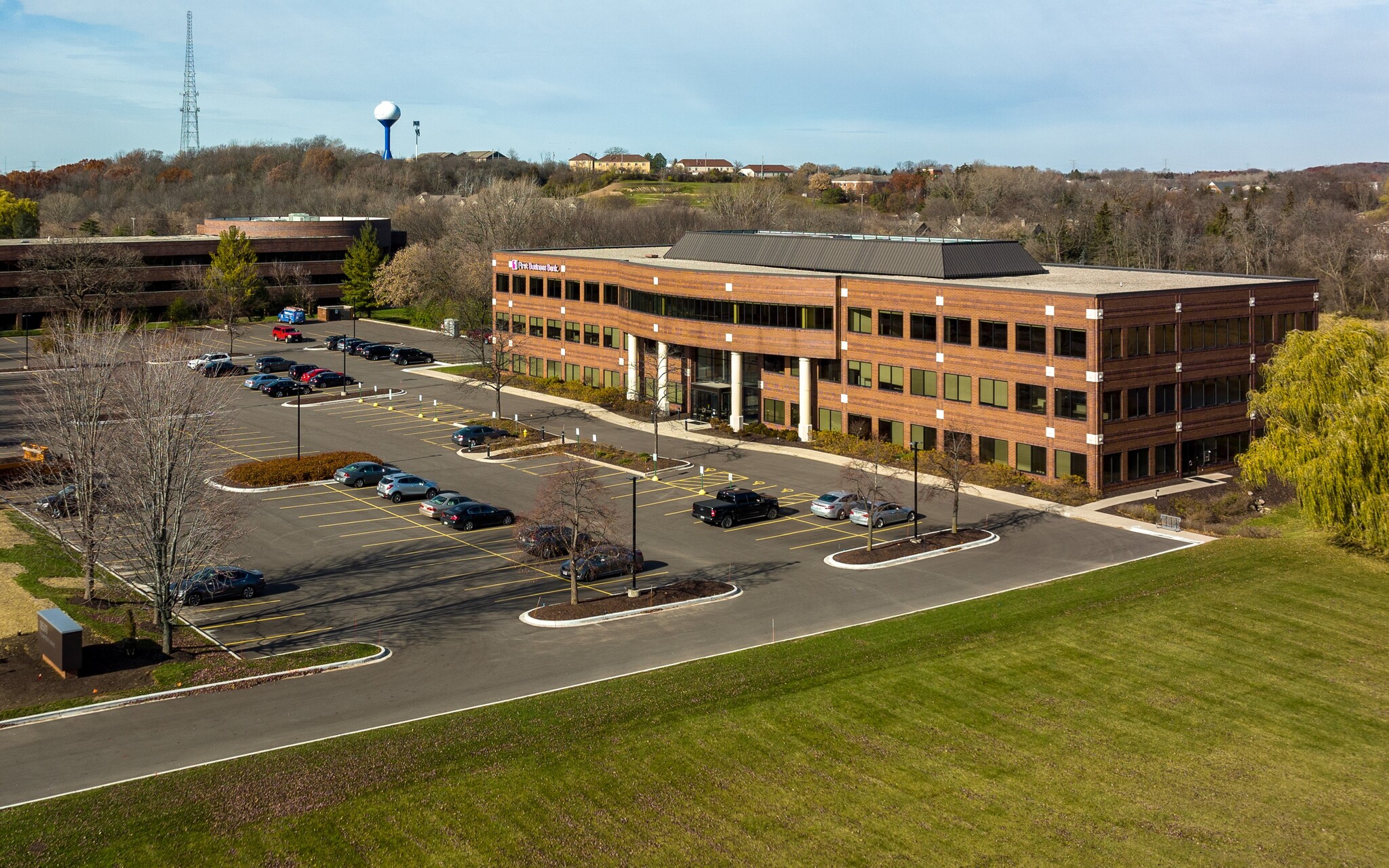 18500 W Corporate Dr, Brookfield, WI for lease Building Photo- Image 1 of 5