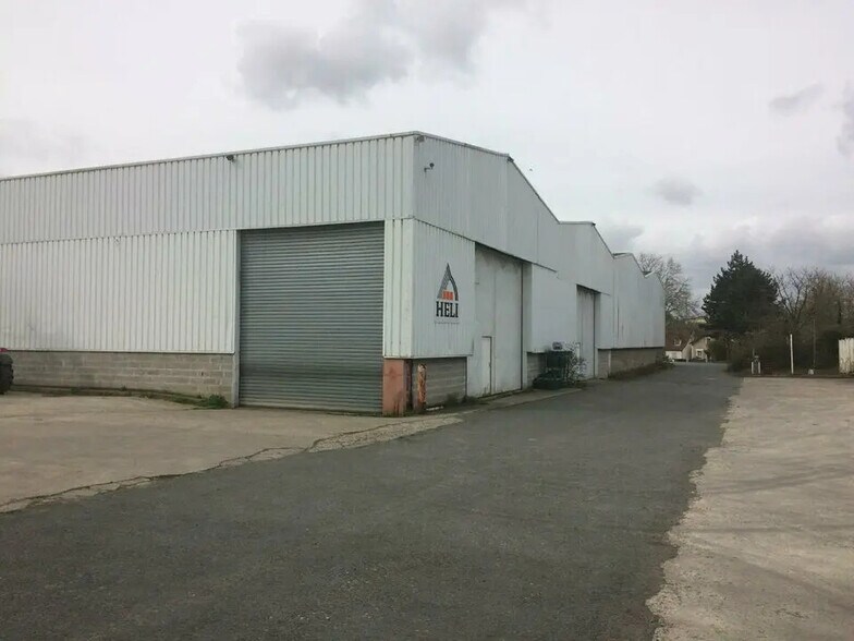 Bureau dans SAINT-OUEN-L'AUMONE à louer - Photo du bâtiment - Image 2 de 4