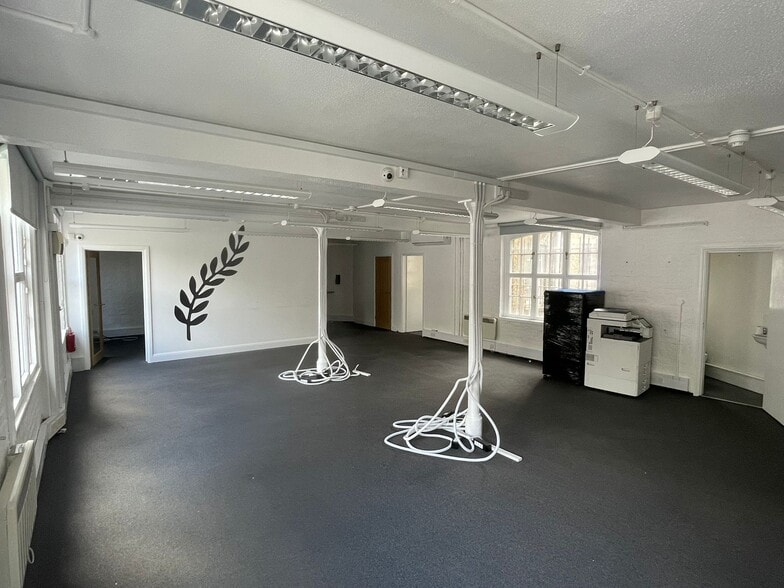 6 Flitcroft St, London for lease - Building Photo - Image 2 of 6