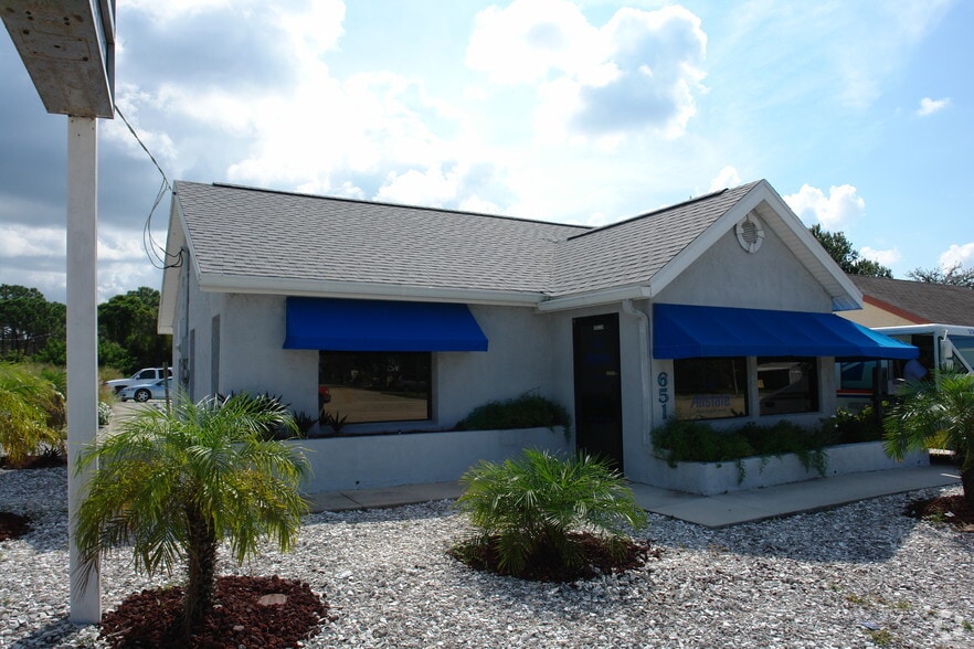 651 S Indiana Ave, Englewood, FL à vendre - Photo du bâtiment - Image 2 de 4