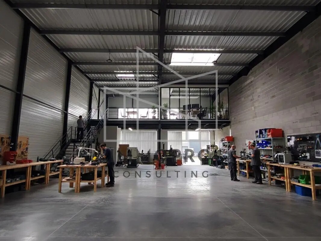 Local d'activités dans Évreux à vendre Photo du bâtiment- Image 1 de 7