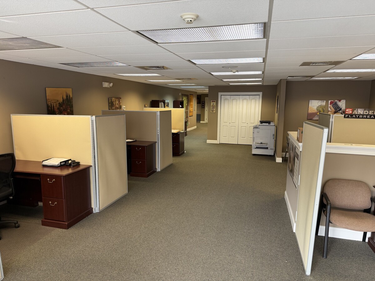 9 Brookside Rd, Redding, CT 06896 - Unit C -  - Interior Photo - Image 2 of 9
