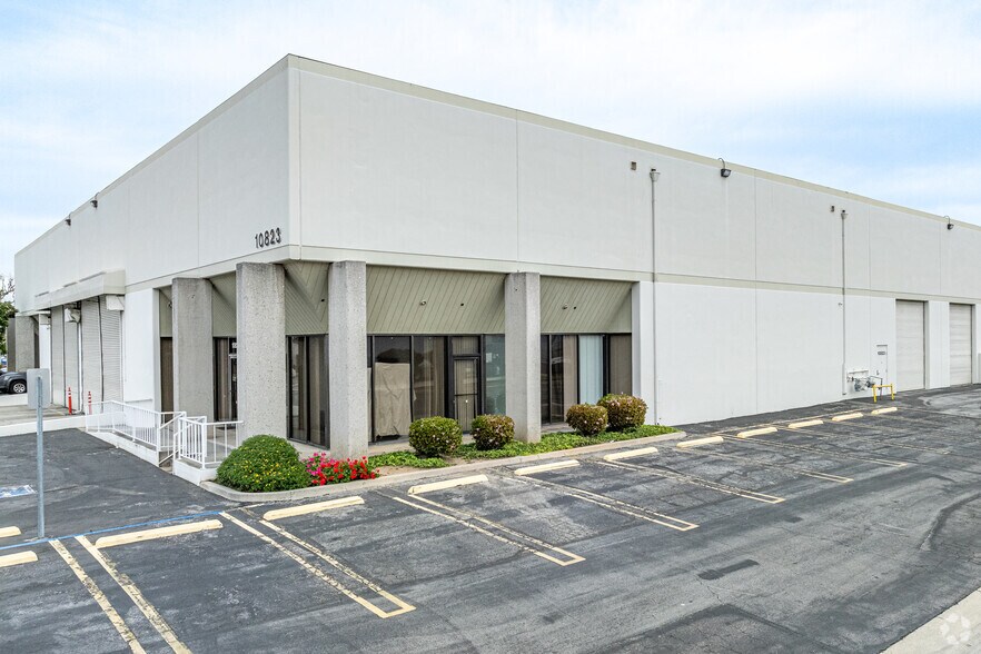 10823-10833 Shoemaker Ave, Santa Fe Springs, CA à louer - Photo du bâtiment - Image 2 de 10