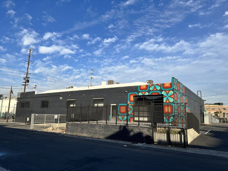 900 E 4th St, Los Angeles, CA à louer - Photo du bâtiment - Image 1 de 13