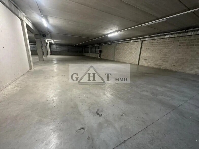 Industrial in Créteil for lease - Building Photo - Image 3 of 6