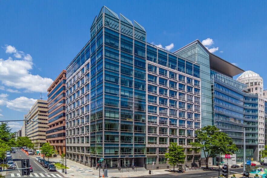 1899 Pennsylvania Ave NW, Washington, DC à louer - Photo du bâtiment - Image 2 de 11