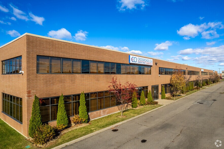 4105-4355 Rue Hickmore, Montréal, QC à louer - Photo du bâtiment - Image 3 de 10
