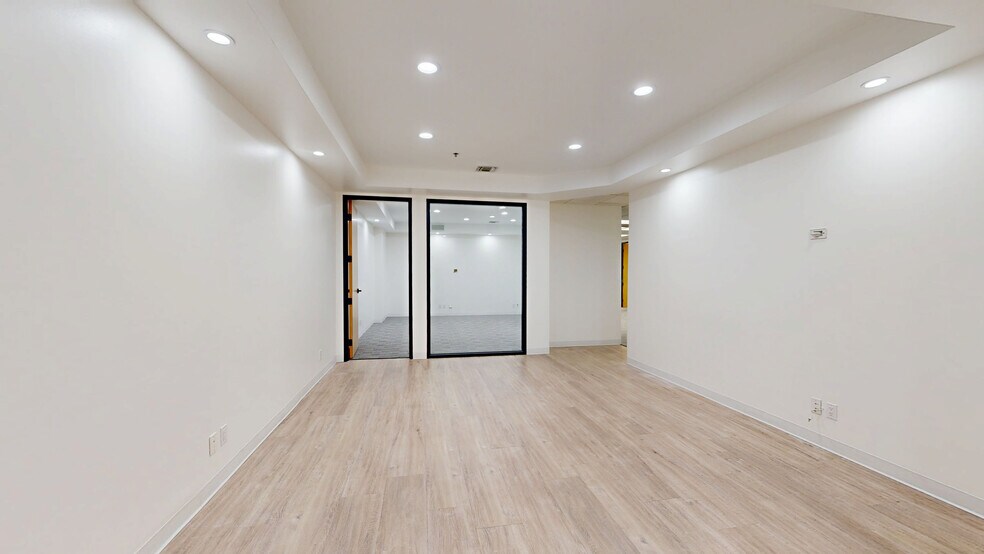 6345 Balboa Blvd, Encino, CA à louer - Numérisation 3D de Matterport - Image 2 de 35