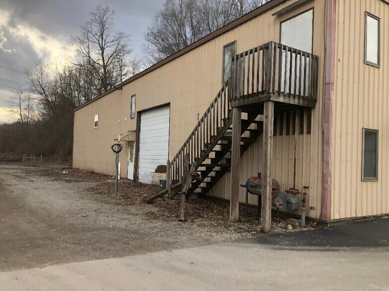 Beatty Rd, Latrobe, PA à louer - Photo du bâtiment - Image 2 de 11