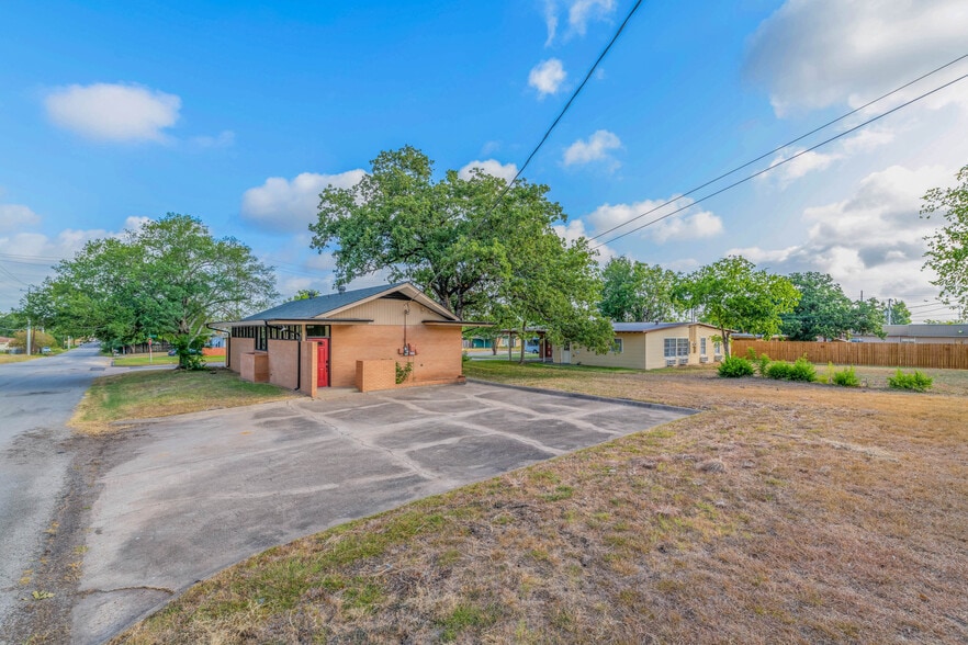 601 Mary Lake Dr, Bryan, TX for sale - Building Photo - Image 2 of 73