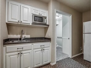 525 Tower Dr, Moore, OK for lease Interior Photo- Image 2 of 3