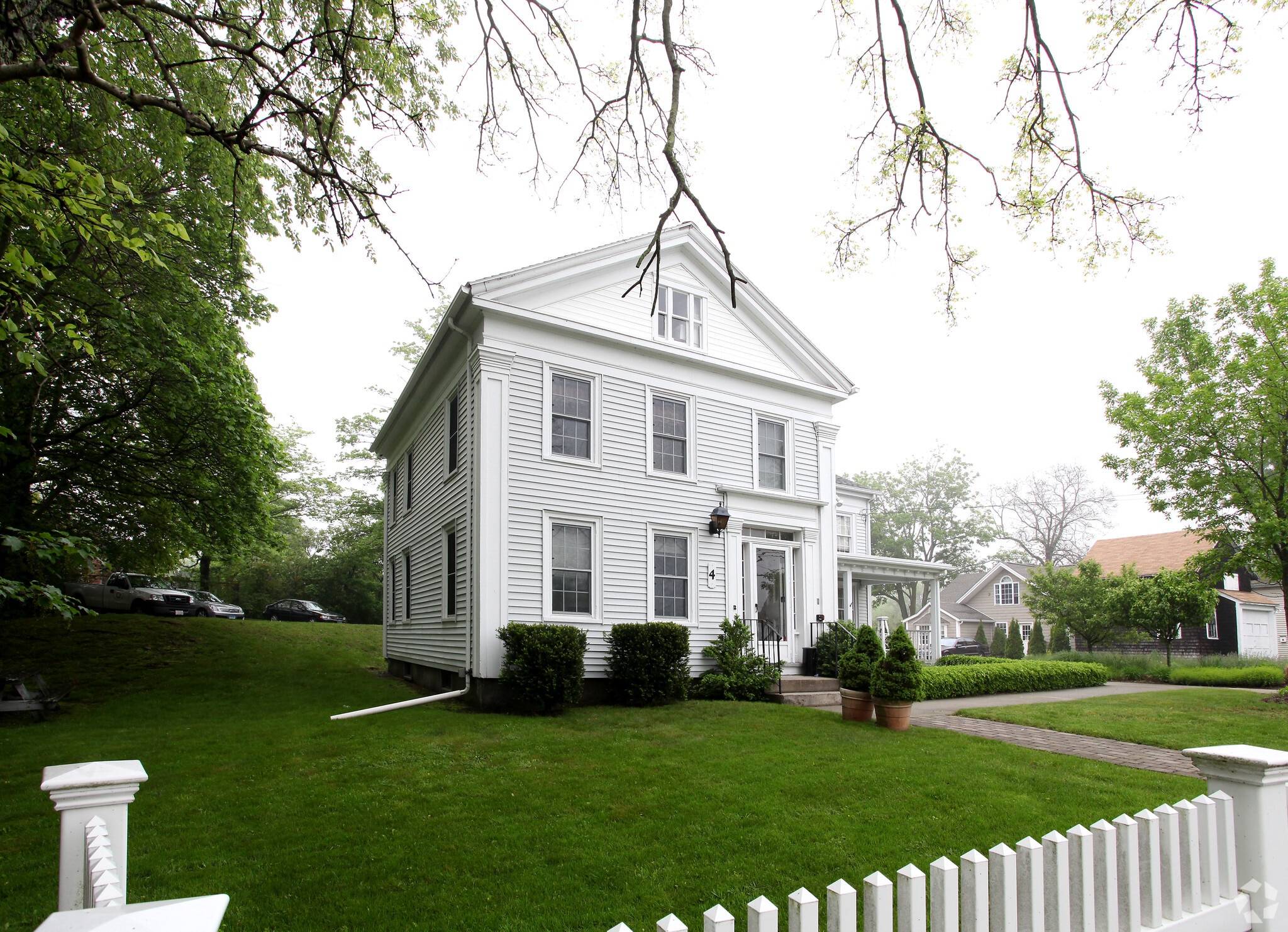 4 Fort Hill Rd, Groton, CT for sale Primary Photo- Image 1 of 12