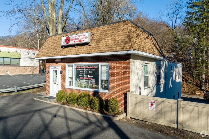 700 N Broadway, White Plains, NY à vendre - Photo du bâtiment - Image 2 de 4