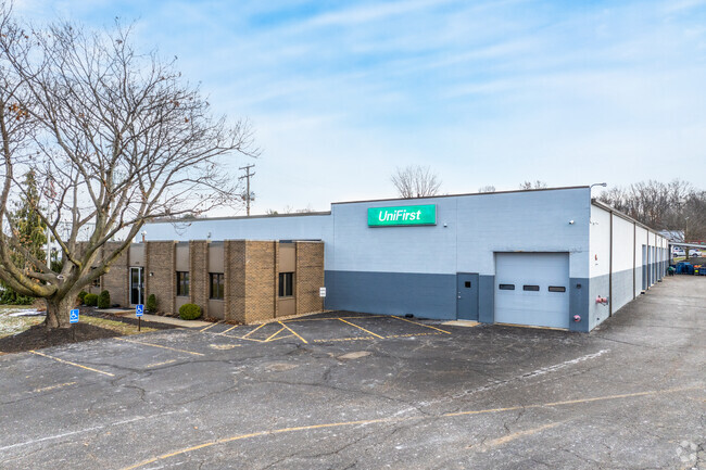 Plus de détails pour 7944 Whipple Ave NW, Canton, OH - Industriel à vendre