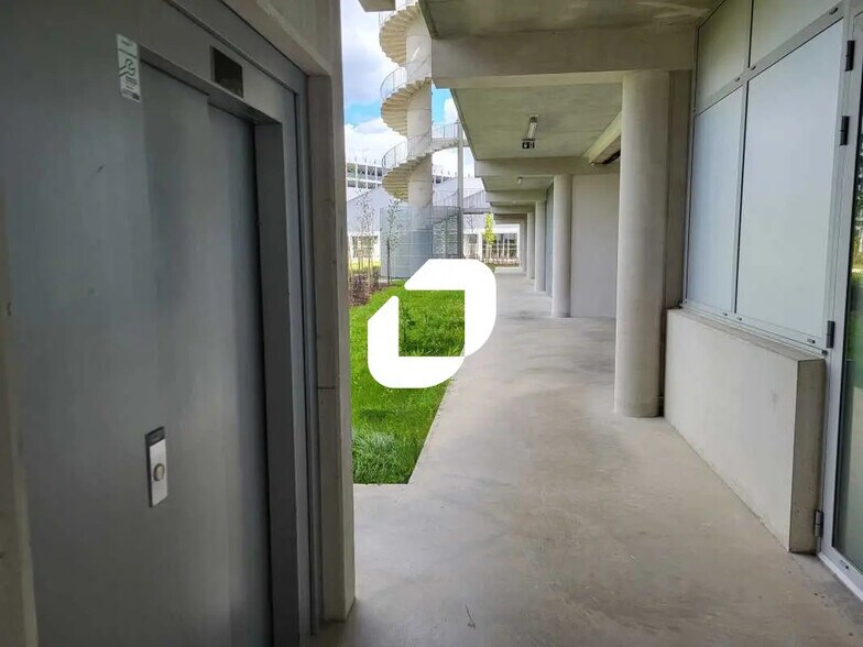 Office in VILLENAVE-D'ORNON for lease - Interior Photo - Image 3 of 8