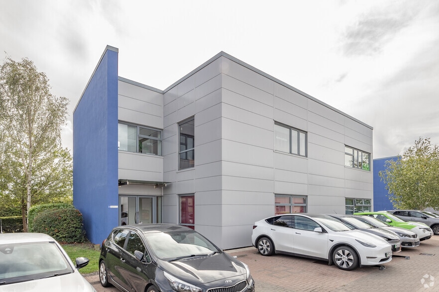 Kelvin Rd, Swindon for lease - Primary Photo - Image 2 of 3