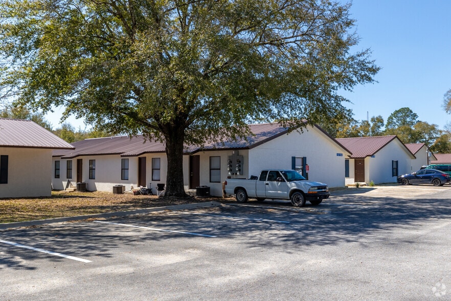 125 N Davis Ln, Defuniak Springs, FL à vendre - Photo du bâtiment - Image 3 de 22