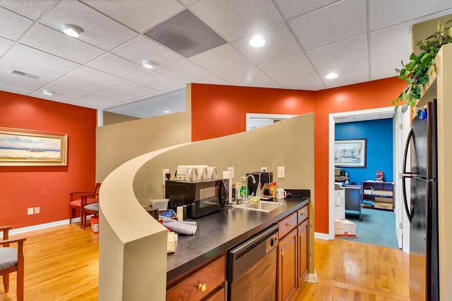 800 Stone Creek Pkwy, Louisville, KY à louer - Photo du bâtiment - Image 2 de 13