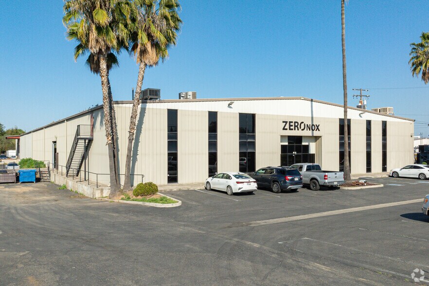 1343 S Main St, Porterville, CA à louer - Photo principale - Image 2 de 36