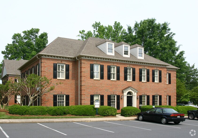 6719 Fairview Rd, Charlotte, NC à louer - Photo du bâtiment - Image 3 de 12