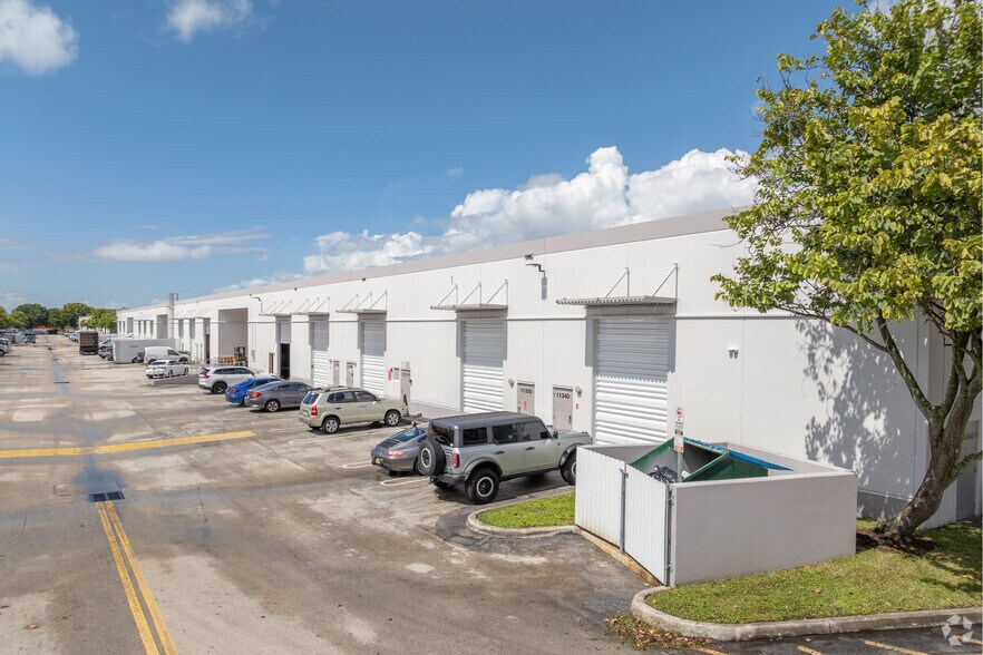 11341-11491 Interchange Cir S, Miramar, FL à louer - Photo du bâtiment - Image 2 de 3