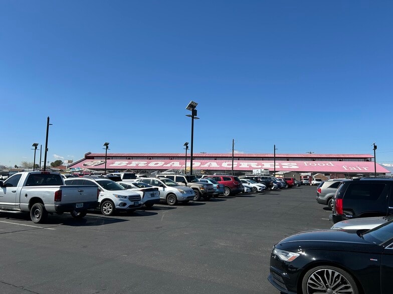 3020 Las Vegas Blvd N, North Las Vegas, NV for lease - Building Photo - Image 3 of 5