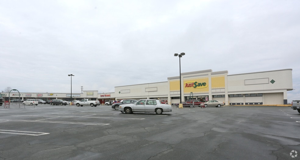 807-825 Main St, Graham, NC à louer - Photo principale - Image 1 de 9