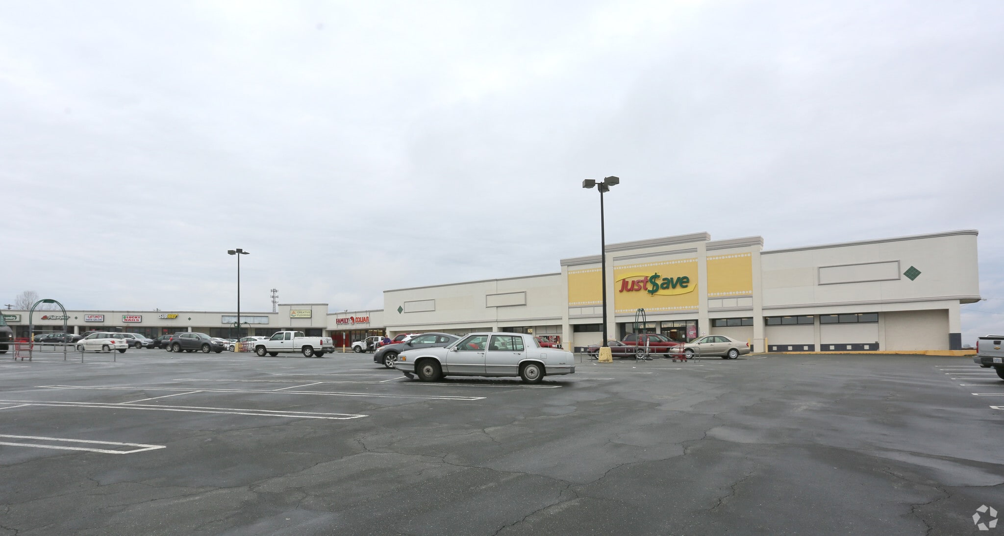 807-825 Main St, Graham, NC for lease Primary Photo- Image 1 of 10