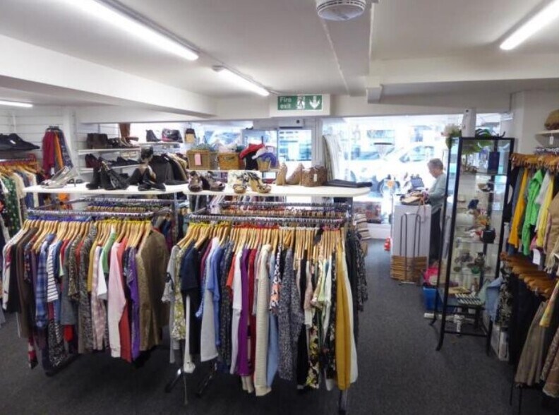 10 Bridge St, Andover à vendre - Photo du bâtiment - Image 2 de 4