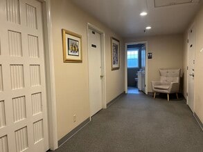 480 SW 2nd St, Lake Oswego, OR for lease Interior Photo- Image 1 of 3