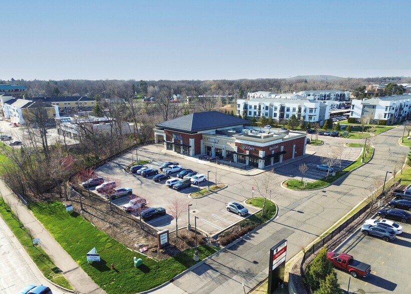 3355-3395 University Dr, Auburn Hills, MI à louer - Photo du bâtiment - Image 2 de 7