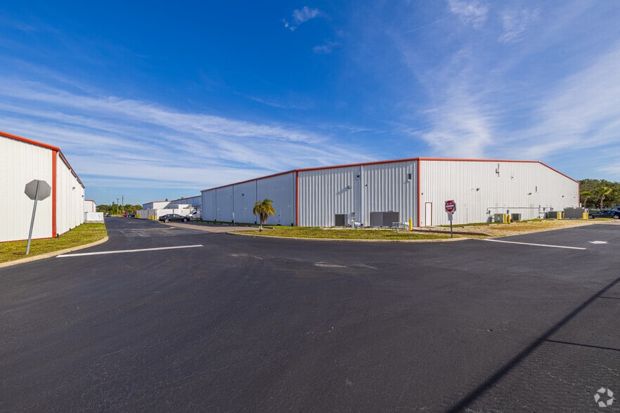 600 Tallevast Rd, Sarasota, FL à louer - Photo du bâtiment - Image 2 de 18