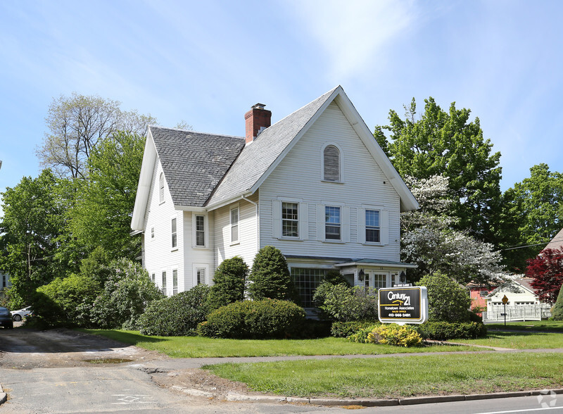 54 Court St, Westfield, MA à vendre - Photo principale - Image 1 de 17