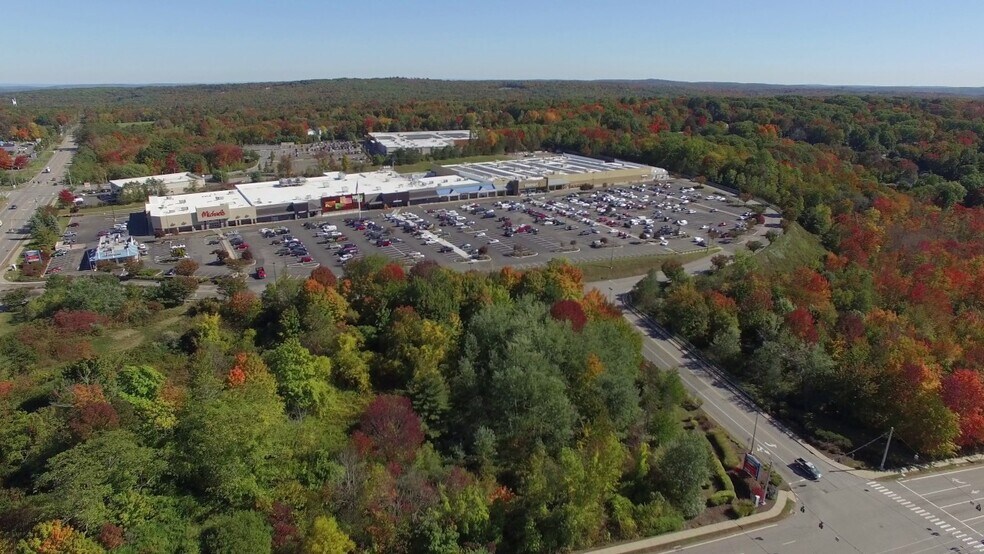 970-990 Torringford St, Torrington, CT à louer - Photo du bâtiment - Image 1 de 7