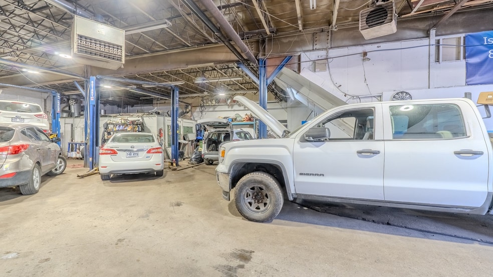 8673-8687 8e Avenue, Montréal, QC à vendre - Photo intérieure - Image 2 de 2