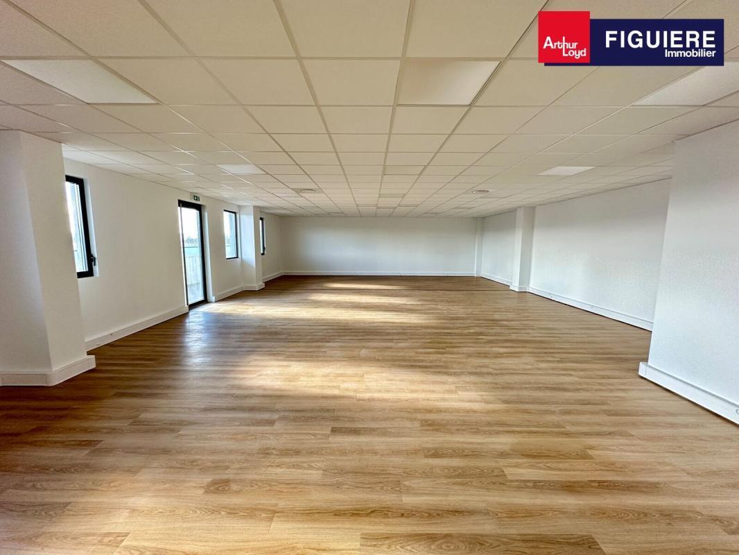 472 Route D'aix En Provence, Pertuis for lease Building Photo- Image 1 of 13